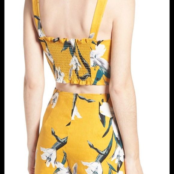 Leith Twisted Sculpture Crop Top - Picture 2 of 2